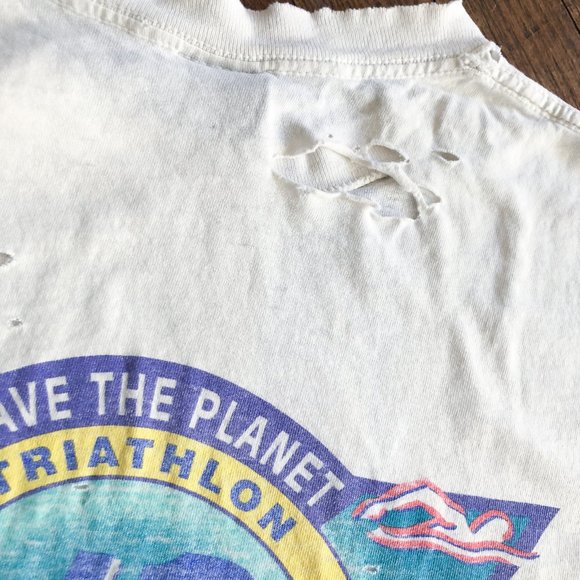 Vintage Destroyed 1993 Hard Rock Cafe Malibu Tee - Picture 8 of 8